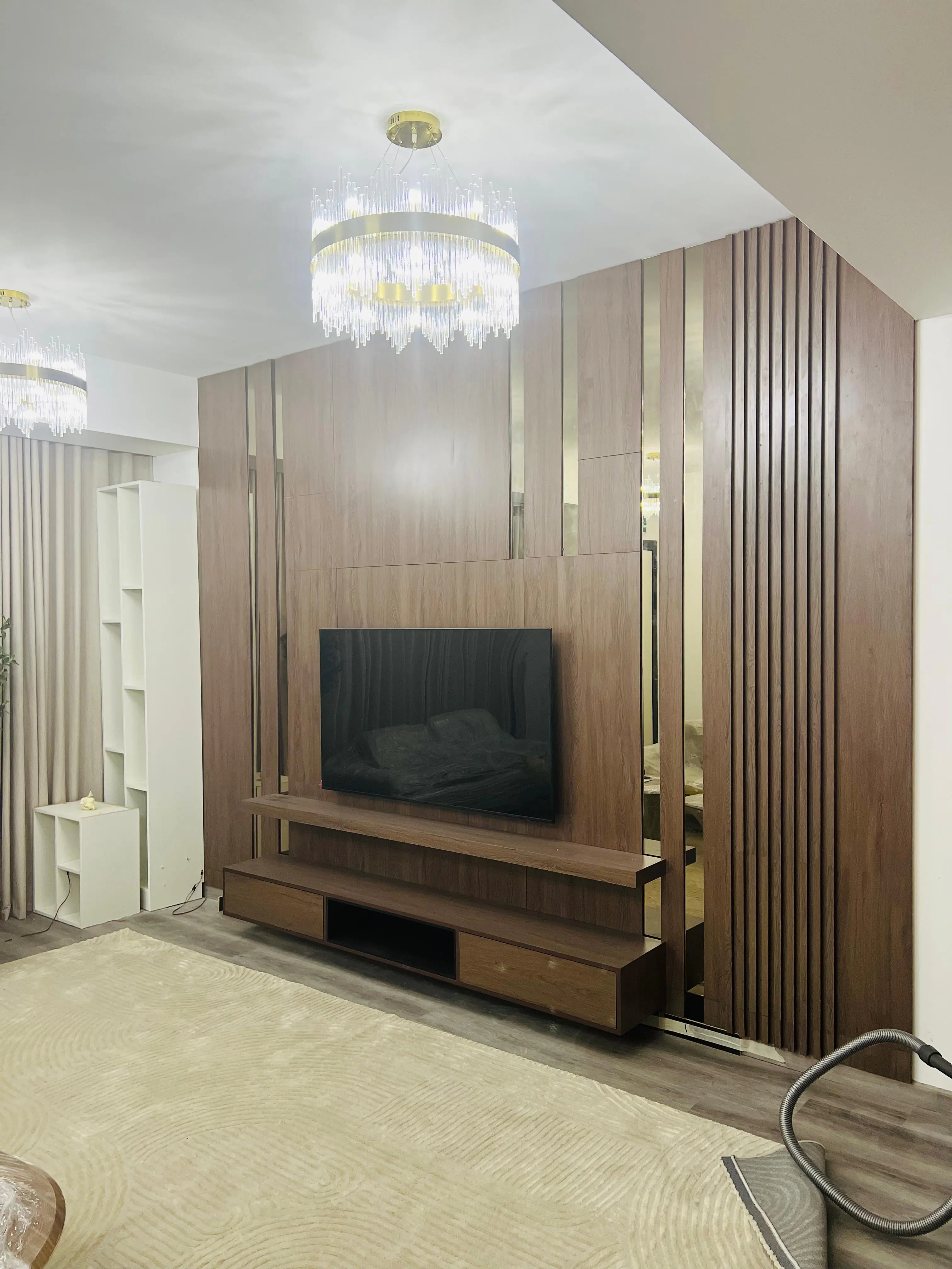 1037 2 (2) 1037 2 (2)