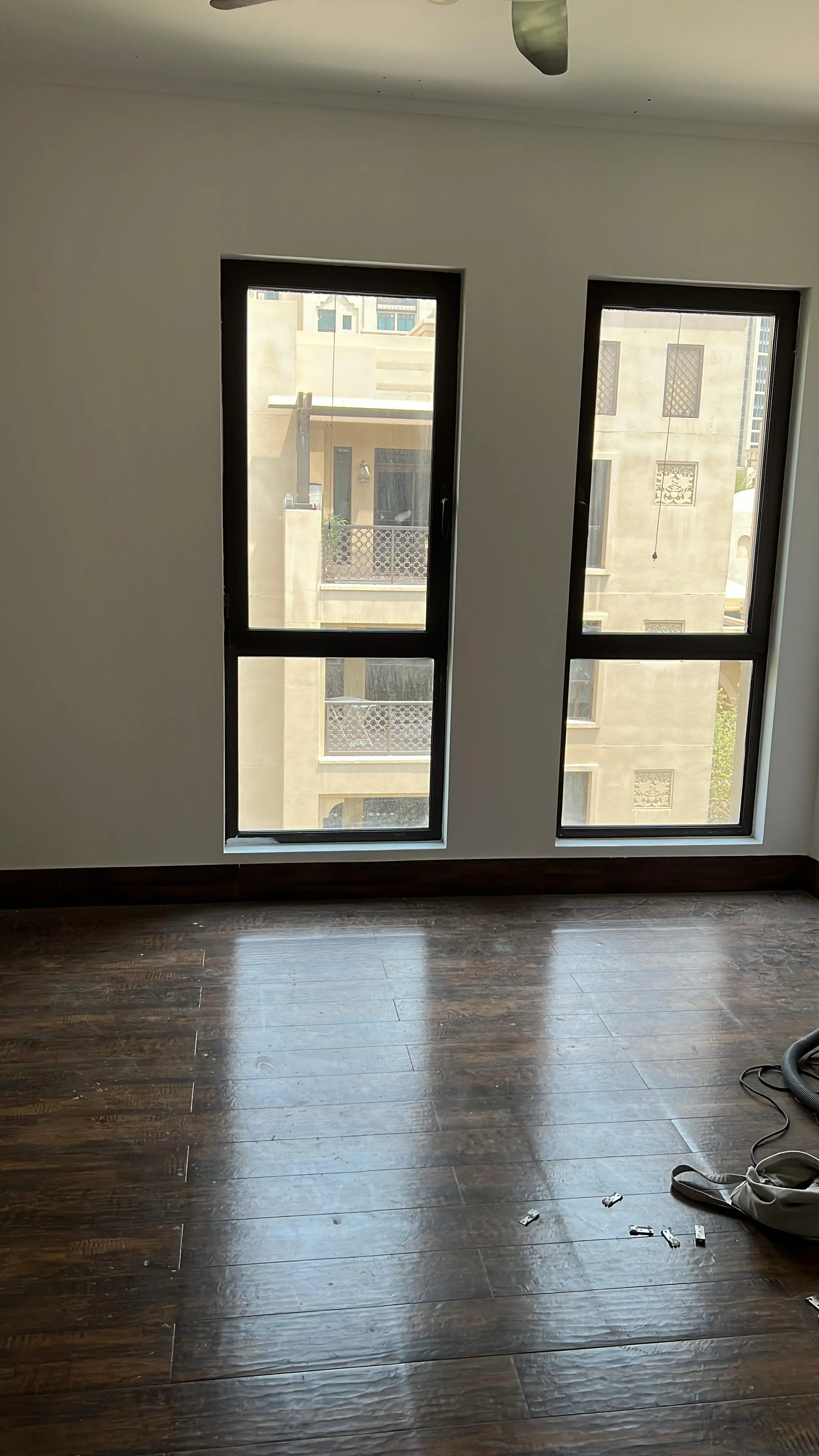 001049 (1) 001049 (1)