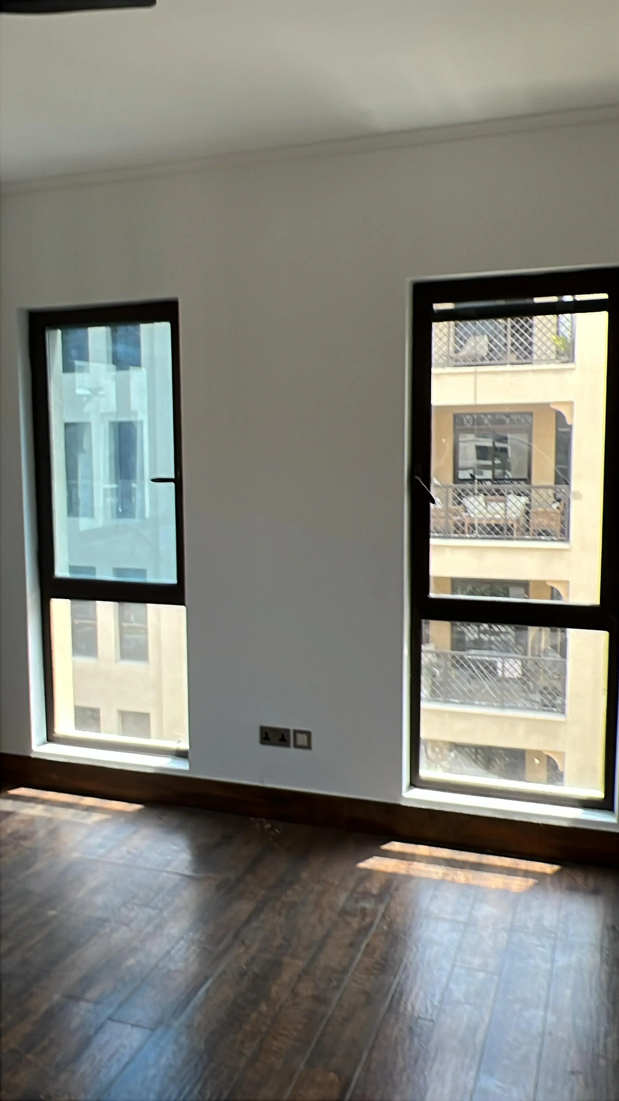 001049 (3) 001049 (3)