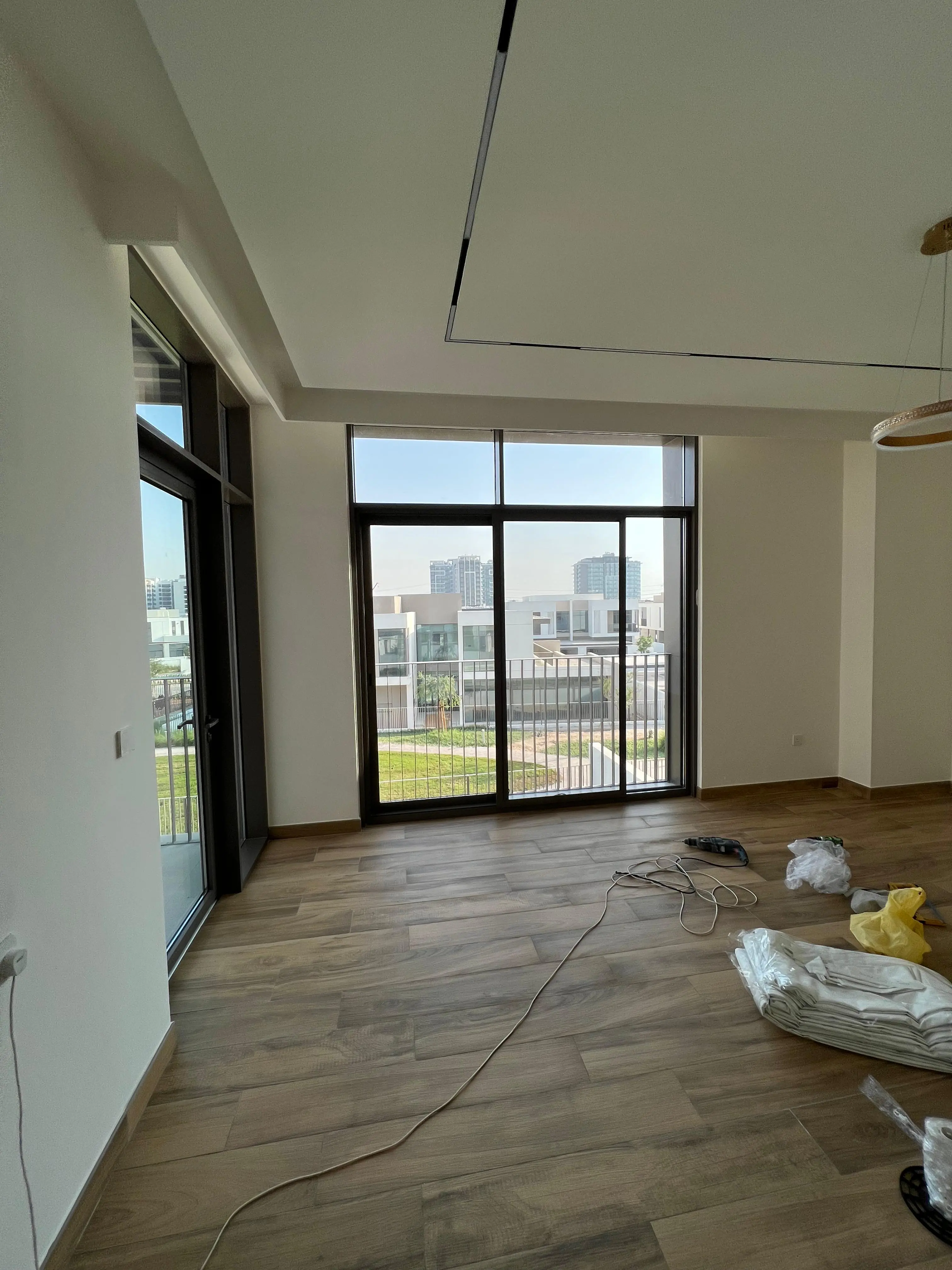 001051 1 (1) Key Considerations While Selecting Curtains for Privacy and Style