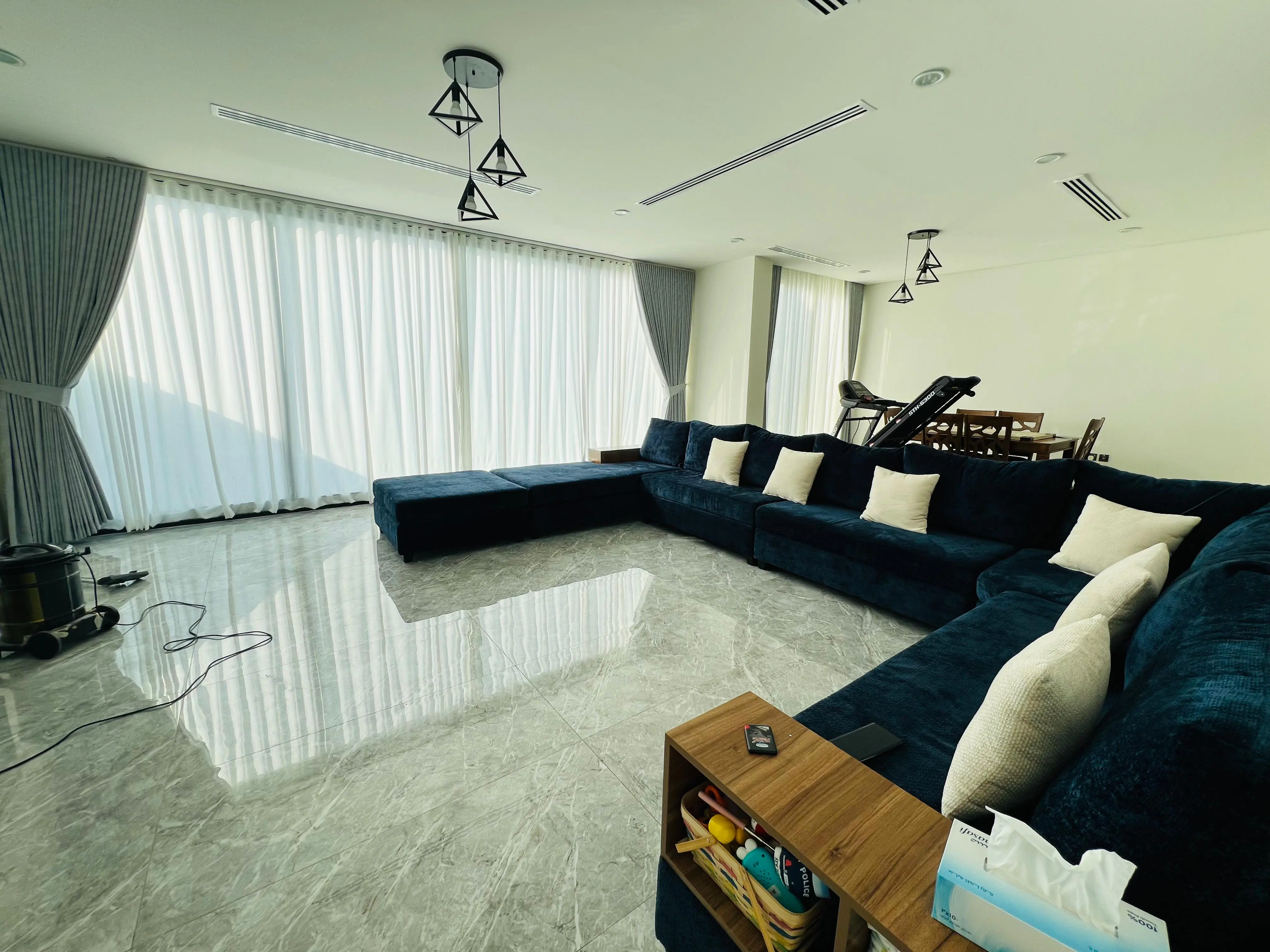 001055 4 (2) How a home becomes a story