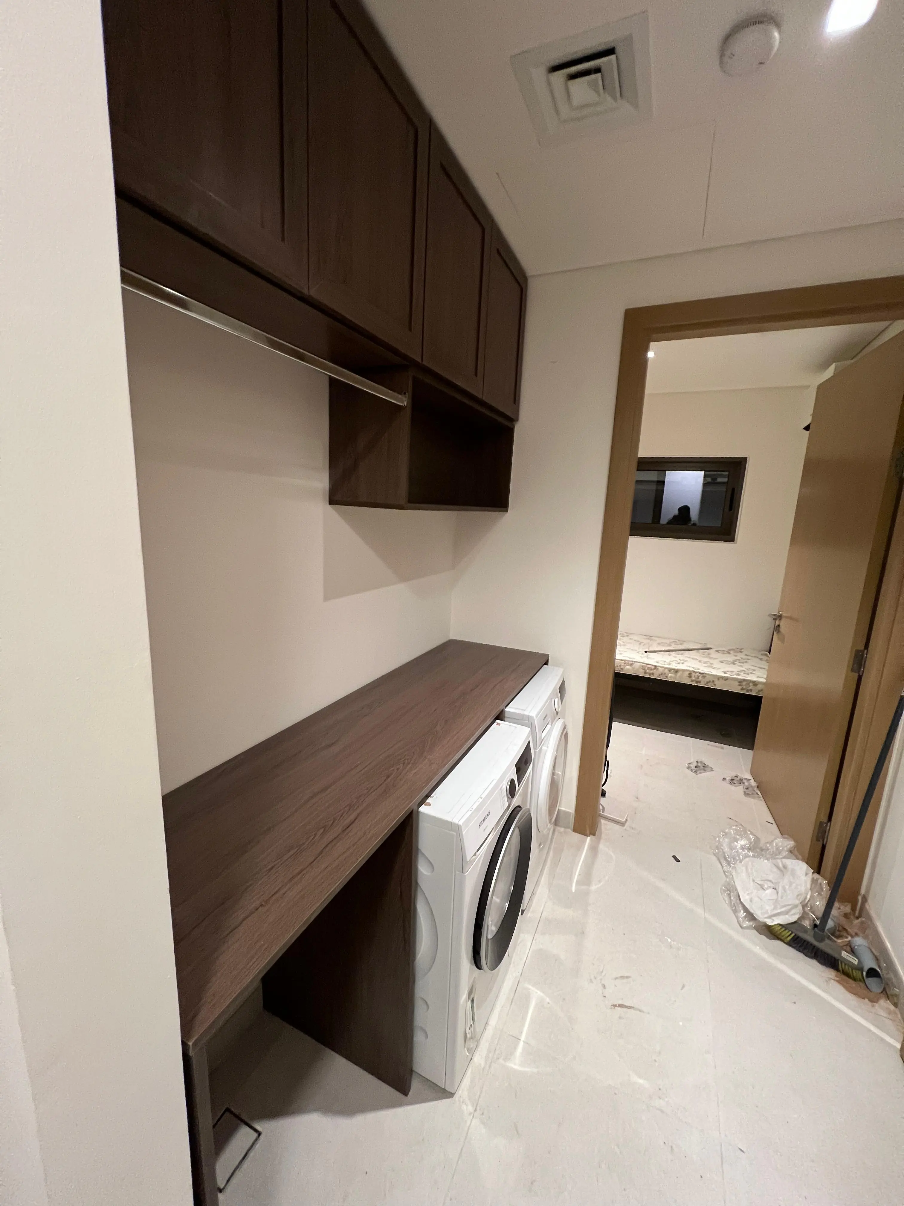 001061 (8) 001061 (8)