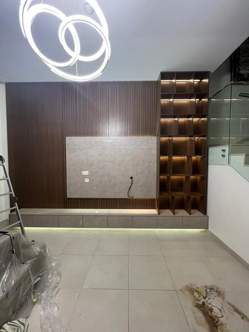 001069 33 (4) 001069 33 (4)