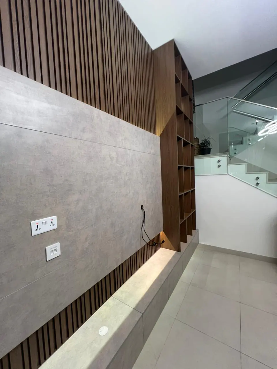 001069 33 (7) 001069 33 (7)