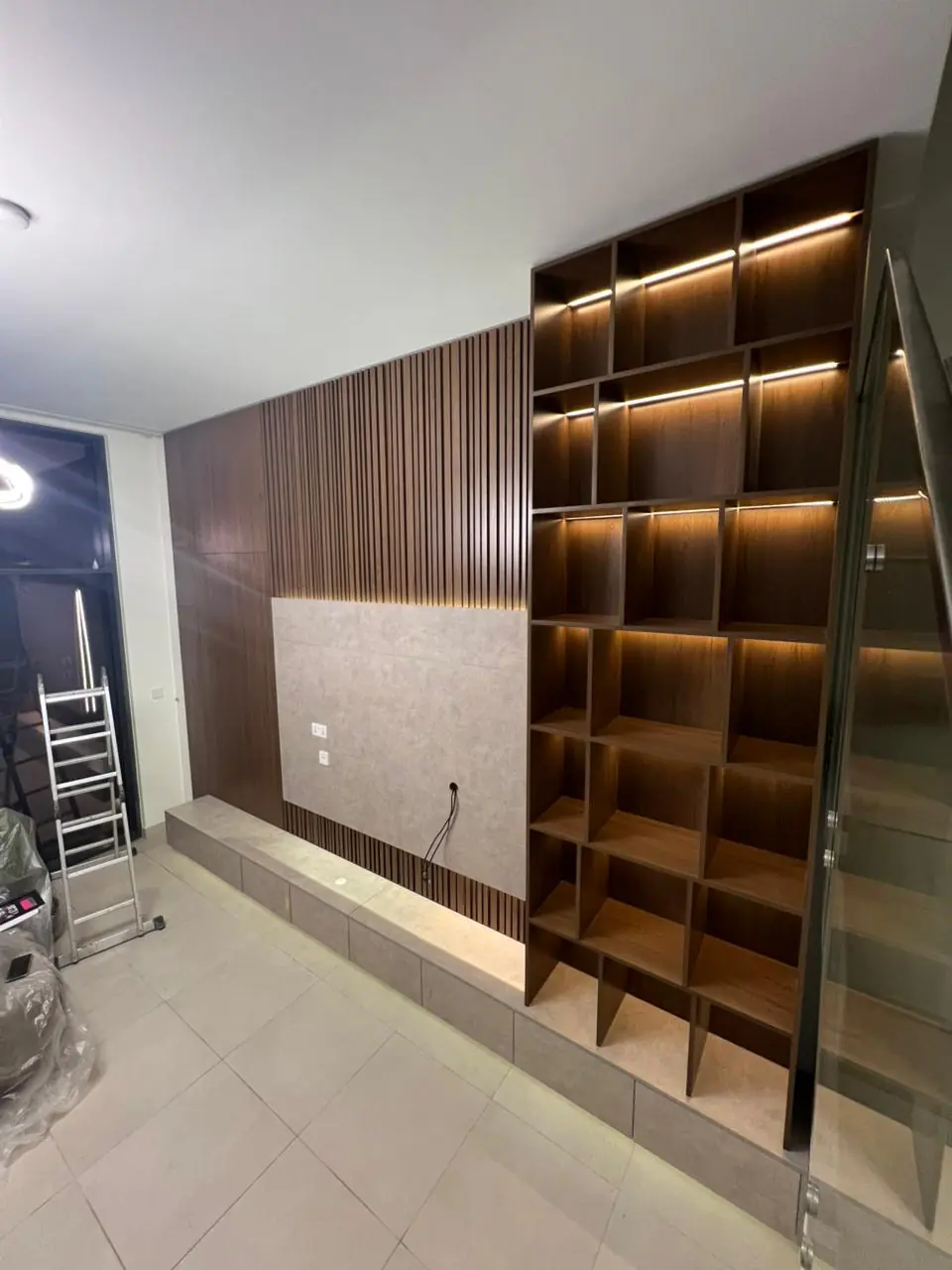 001069 33 (8) 001069 33 (8)