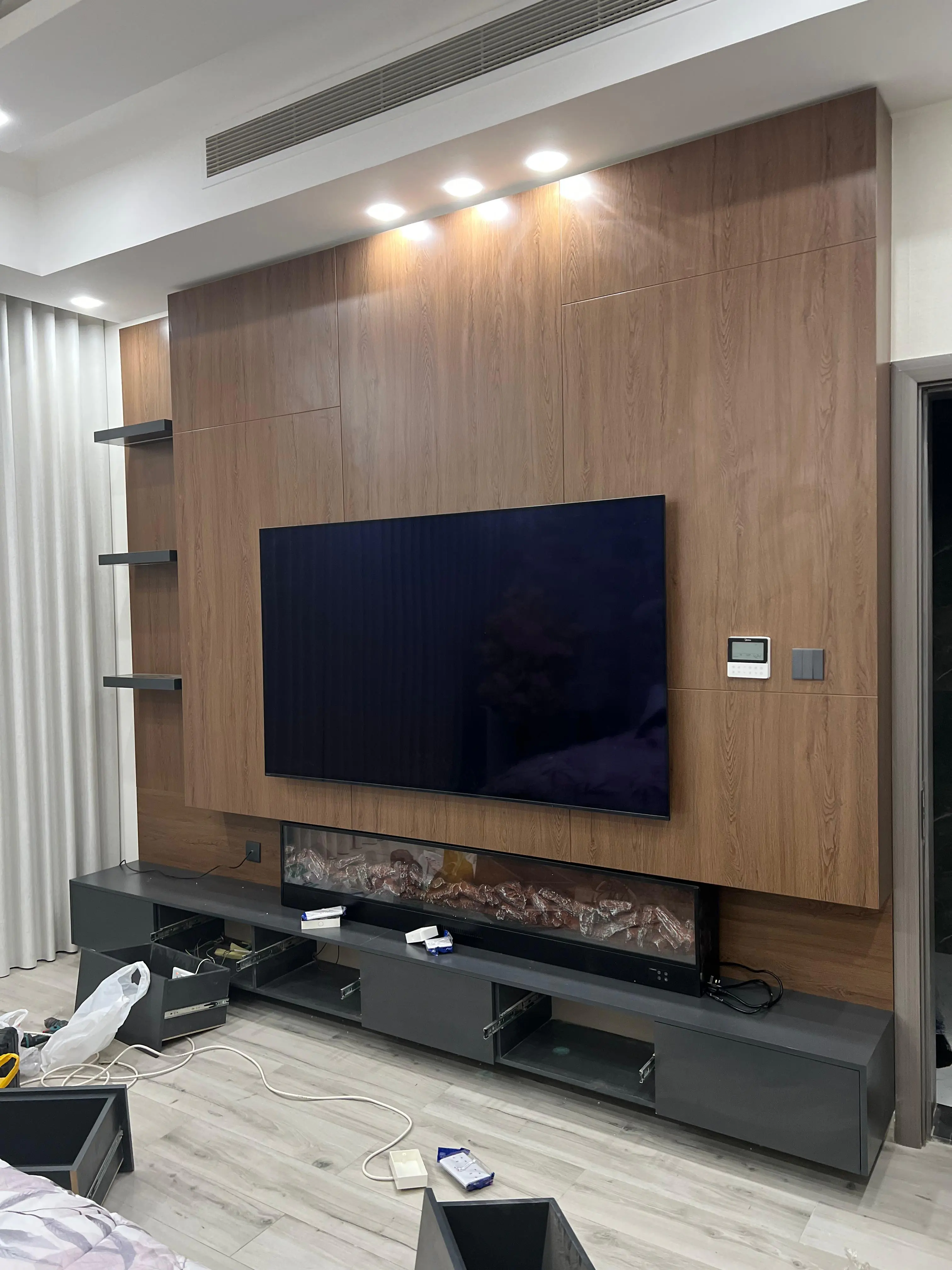 001070 (10) 001070 (10)