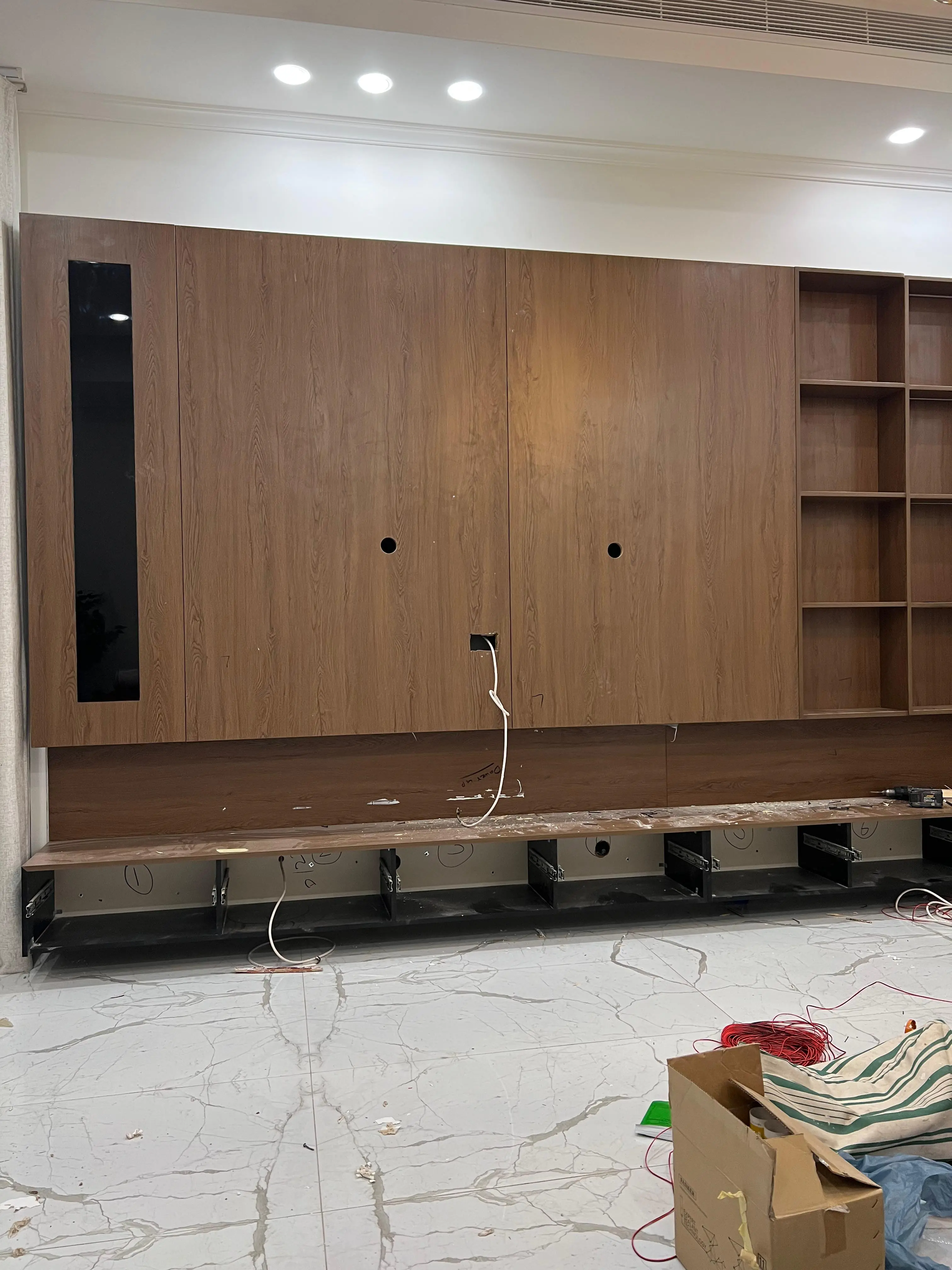 001070 (11) 001070 (11)