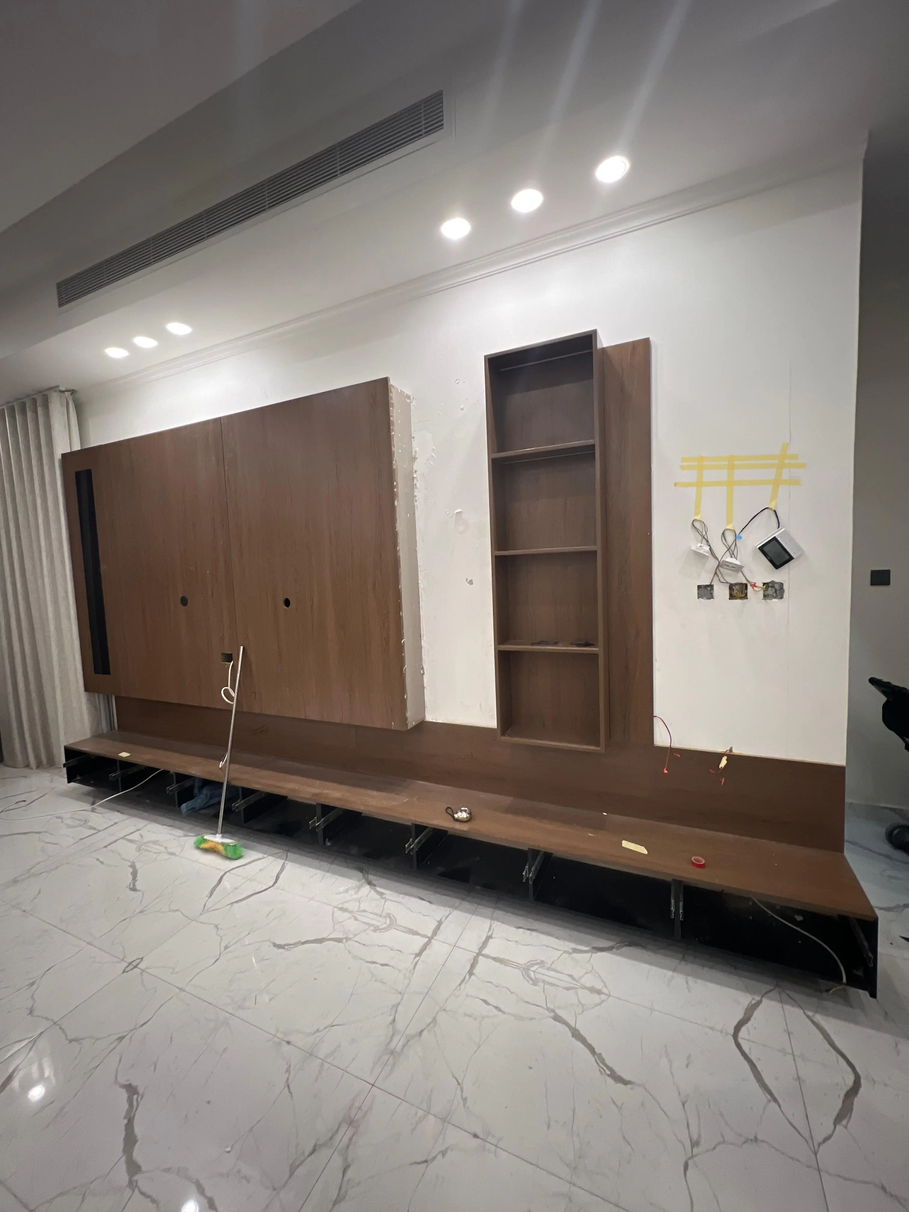 001070 (12) 001070 (12)