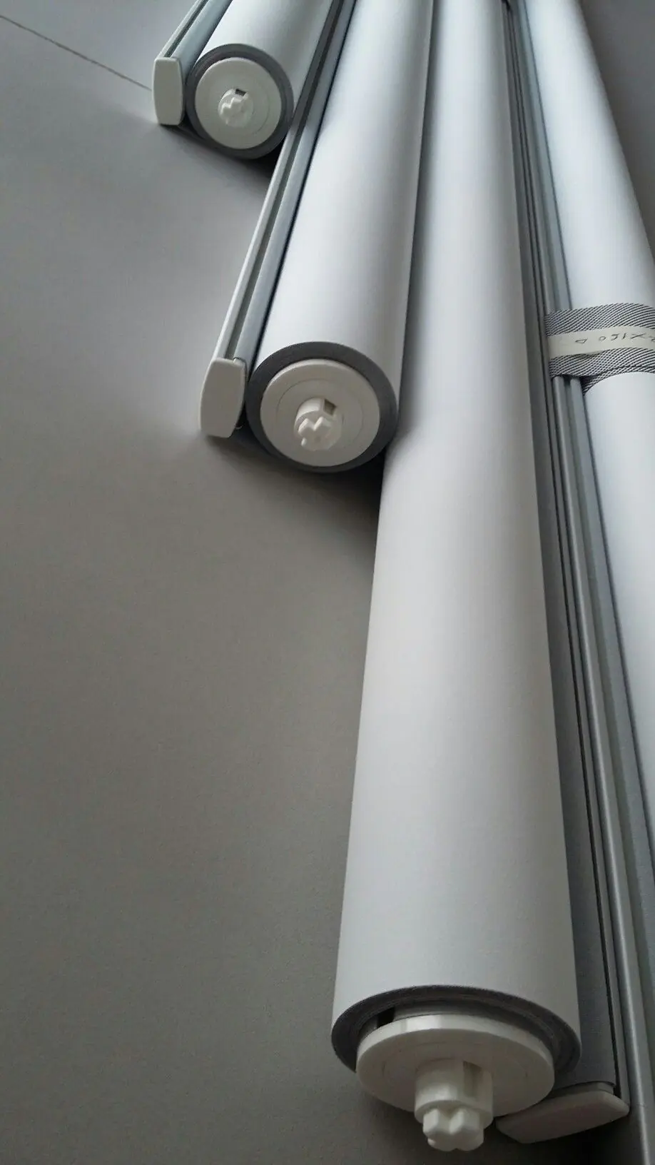 Living room in Dubai using Motorised Blinds for Smart Homes for effortless shading Living room in Dubai using Motorised Blinds for Smart Homes for effortless shading