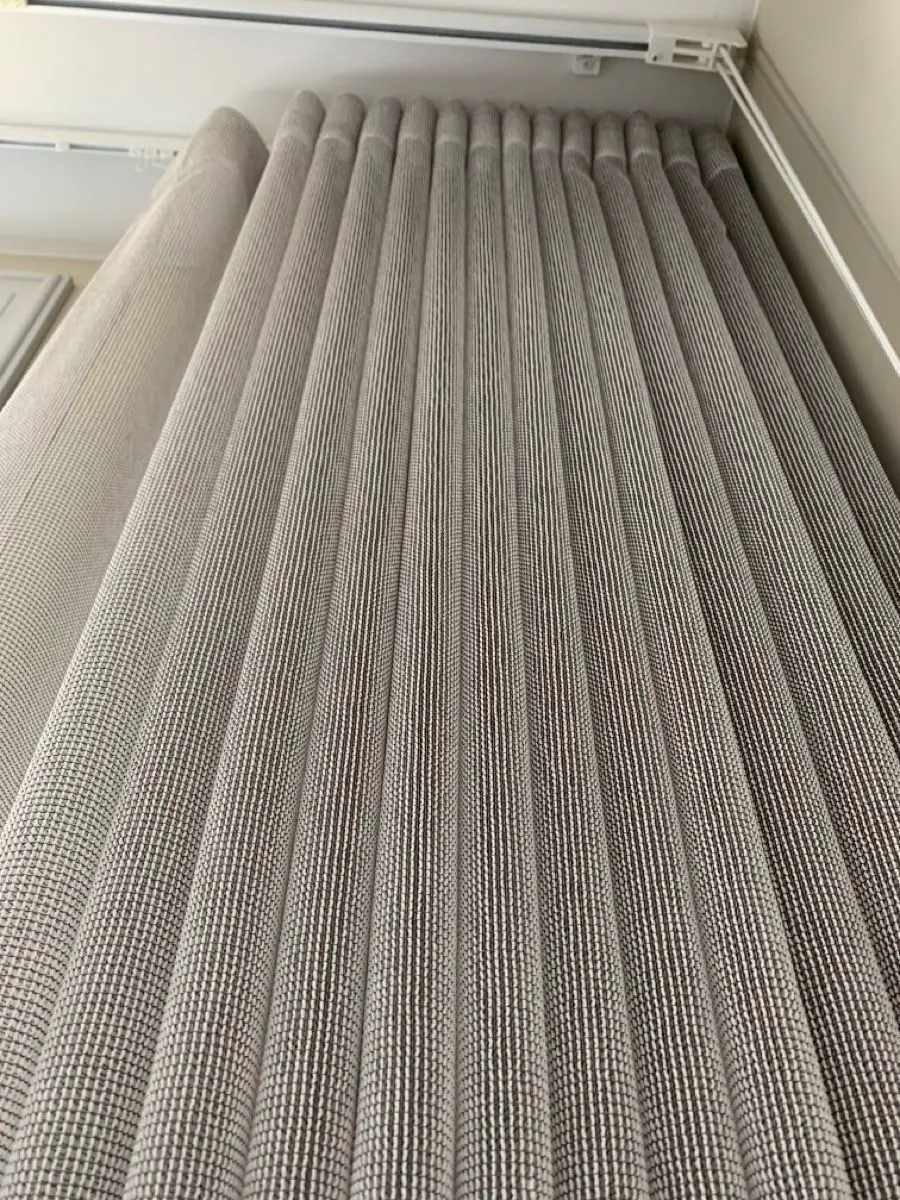 Draped Floor Length Curtains: Elegant Living Room Curtain Idea