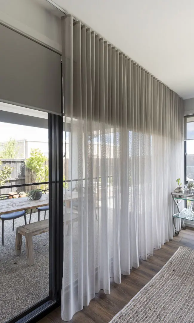 Soft Sheer Curtains: Minimal Modern Curtain Idea for Living Room