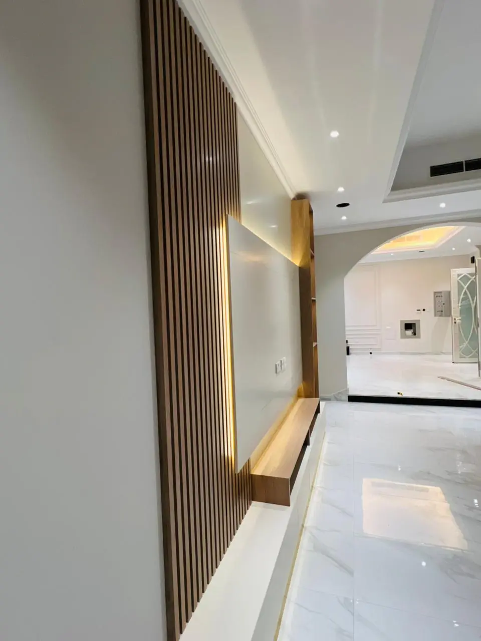 001073 (8) 001073 (8)