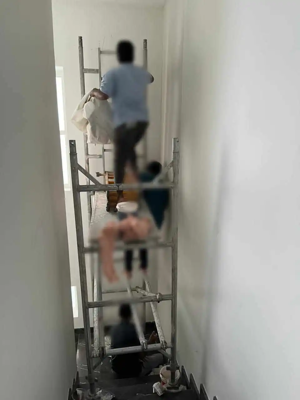 001074 (12) 001074 (12)