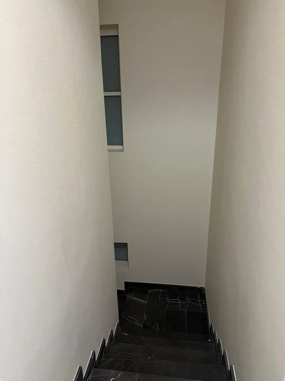 001074 (22) 001074 (22)