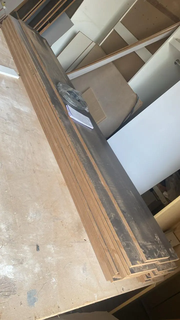 001095 (5) 001095 (5)