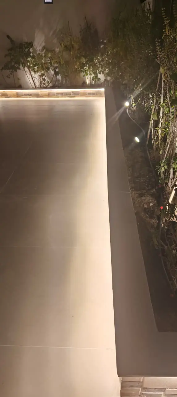 001096 (11) 001096 (11)