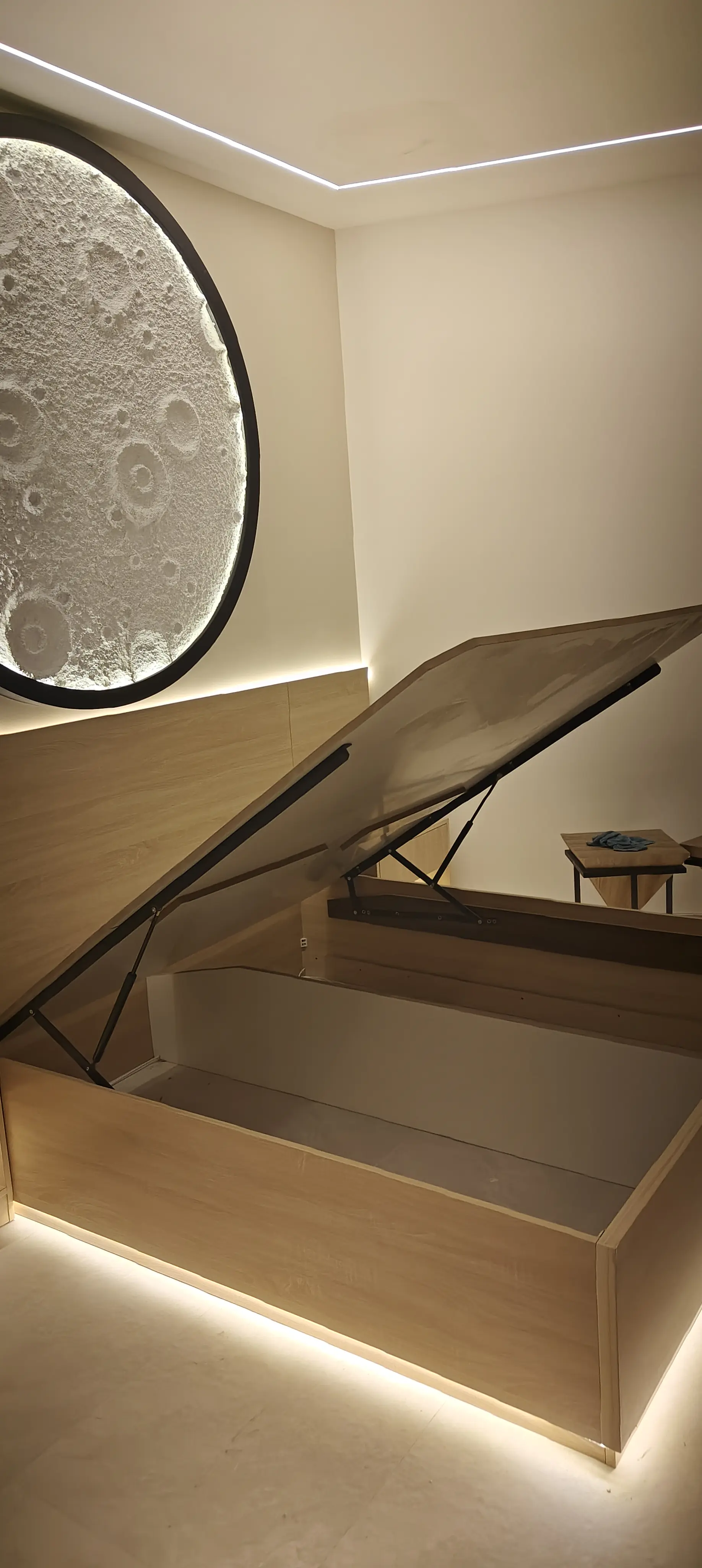 001108 Hydrolic Bed and Hanging Moon (1) 001108 Hydrolic Bed and Hanging Moon (1)