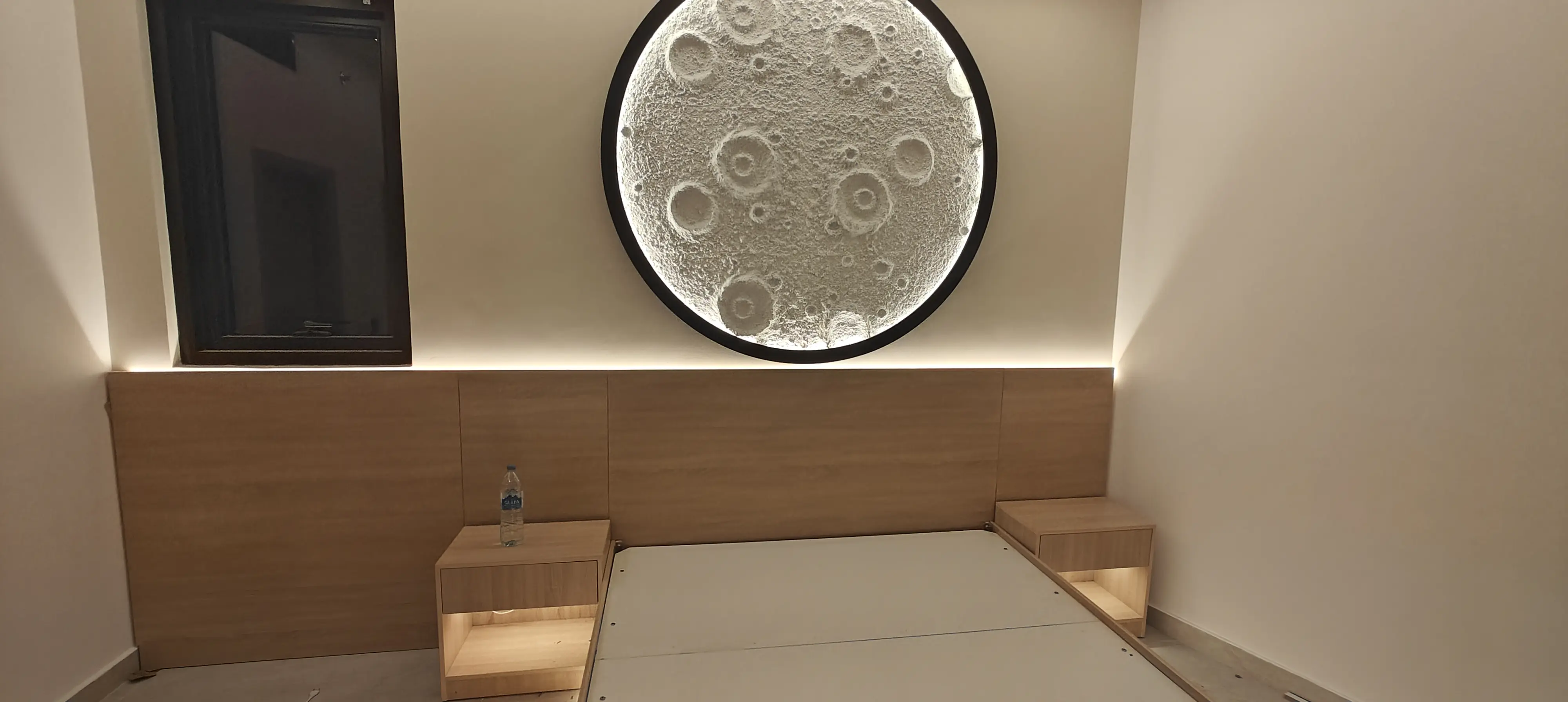 001108 Hydrolic Bed and Hanging Moon (25) 001108 Hydrolic Bed and Hanging Moon (25)