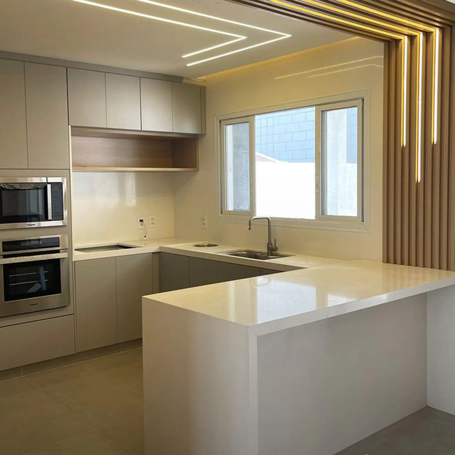 Kitchen Island | Instylea | Kitchen Interior | Dubai | UAE