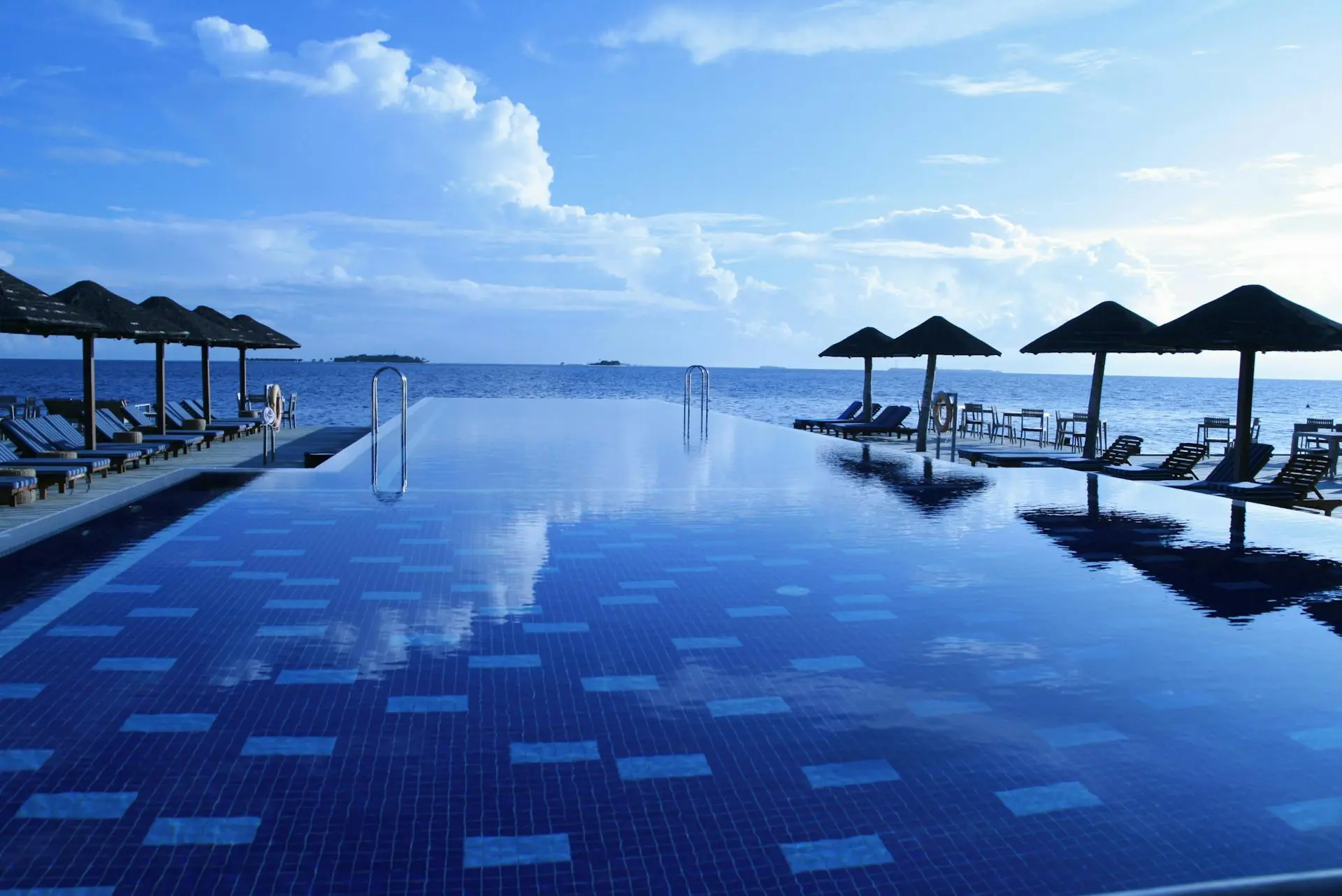 Resort Style Pools That Feel Like a Private Escape